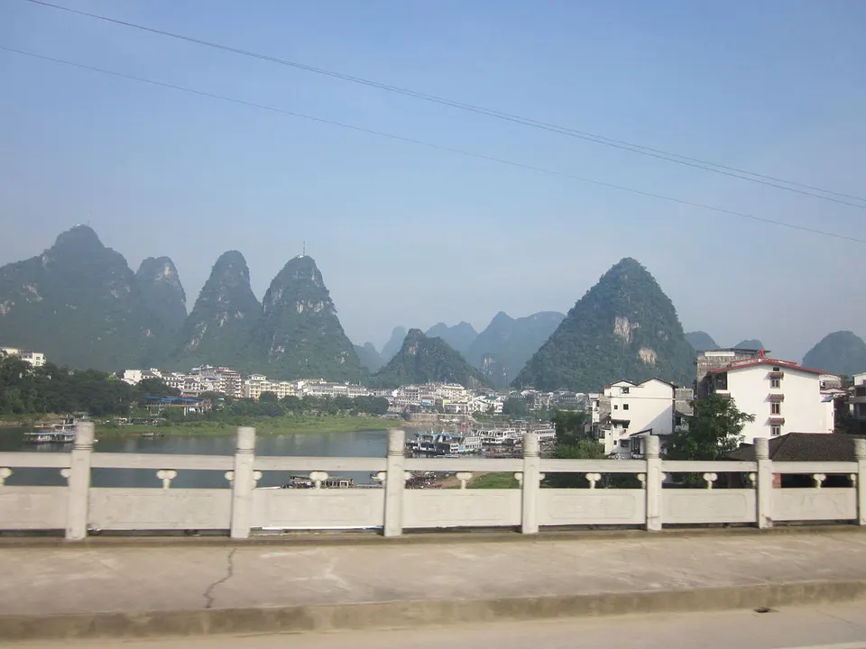 China — Li River and mountains in Yangshuo County, Guilin2