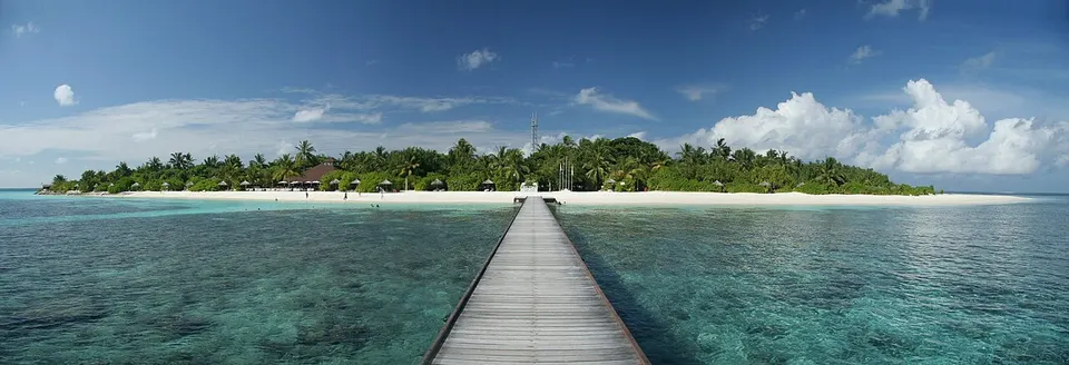 Maldives — Velidhoo Skyline 2005