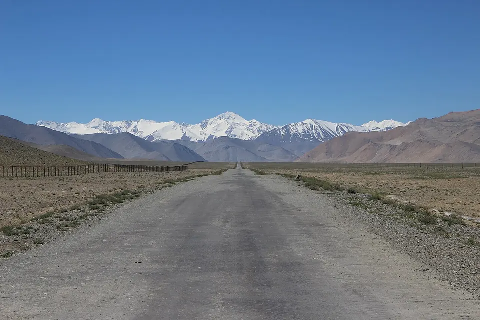 Tajikistan — Pamir highway near karakul