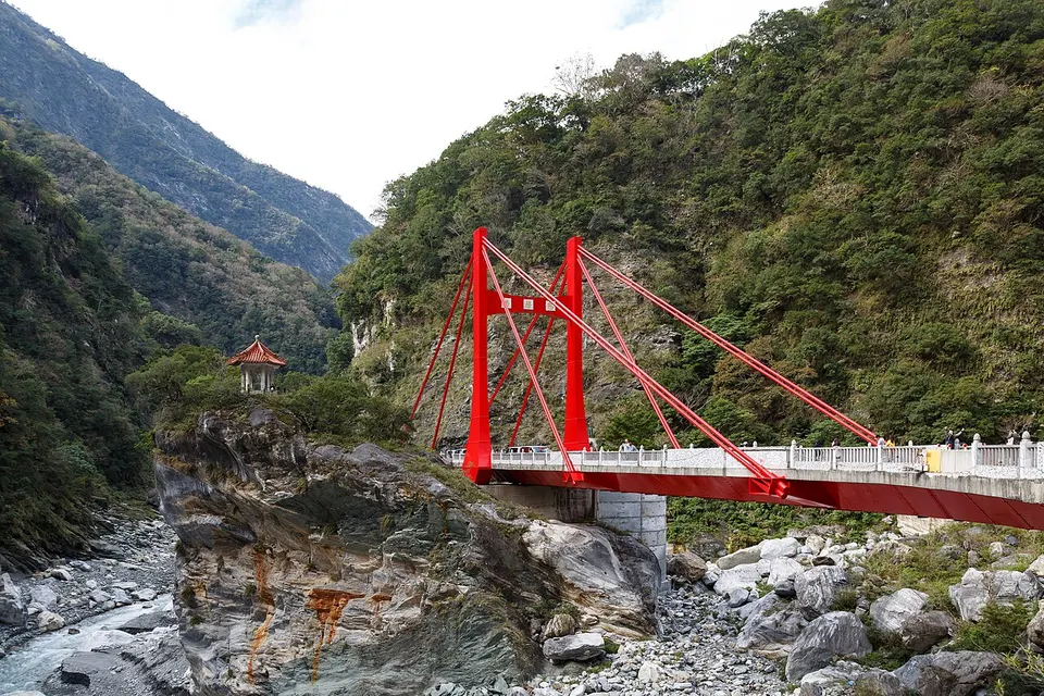 Taiwan — Taroko-Gorge Hualien Taiwan Cihmu-Bridge-at-Taroko-National-Park-01