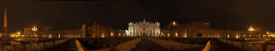 Vatican — Saint Peters Square panoramic view at night 9981px