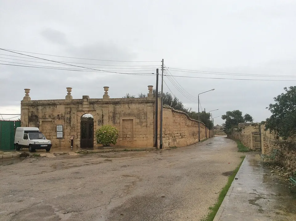 Gnien Sir Alexander Ball 01 — Safi, Malta