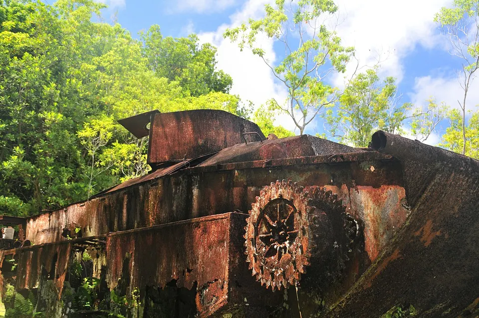 Tank of U.S.military - panoramio — Peleliu, Palau