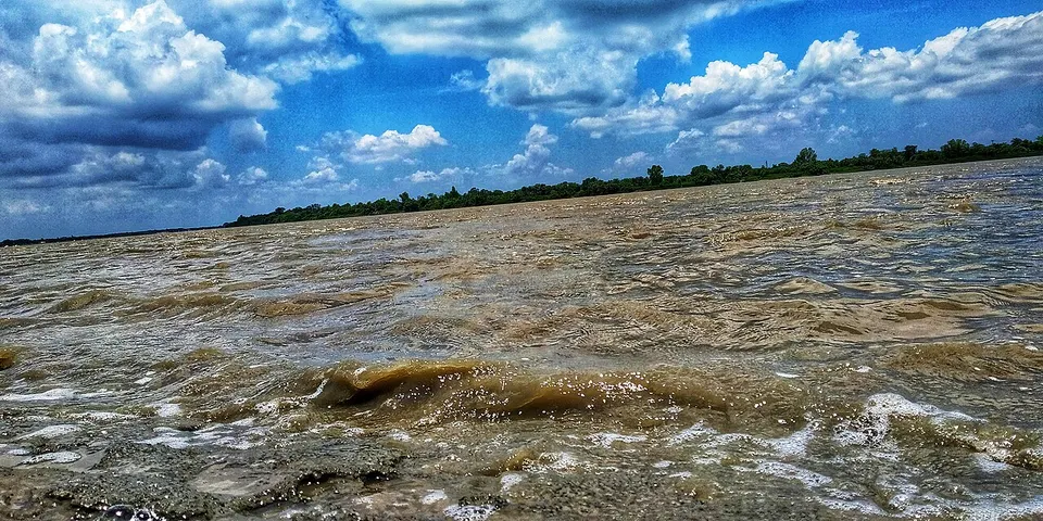 নদীর স্রোতে মনোরম প্রাকৃতিক পরিবেশ — Khulna, Bangladesh