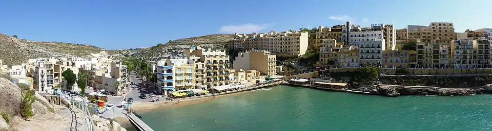 Coastal bay and waterfront village — Munxar, Malta