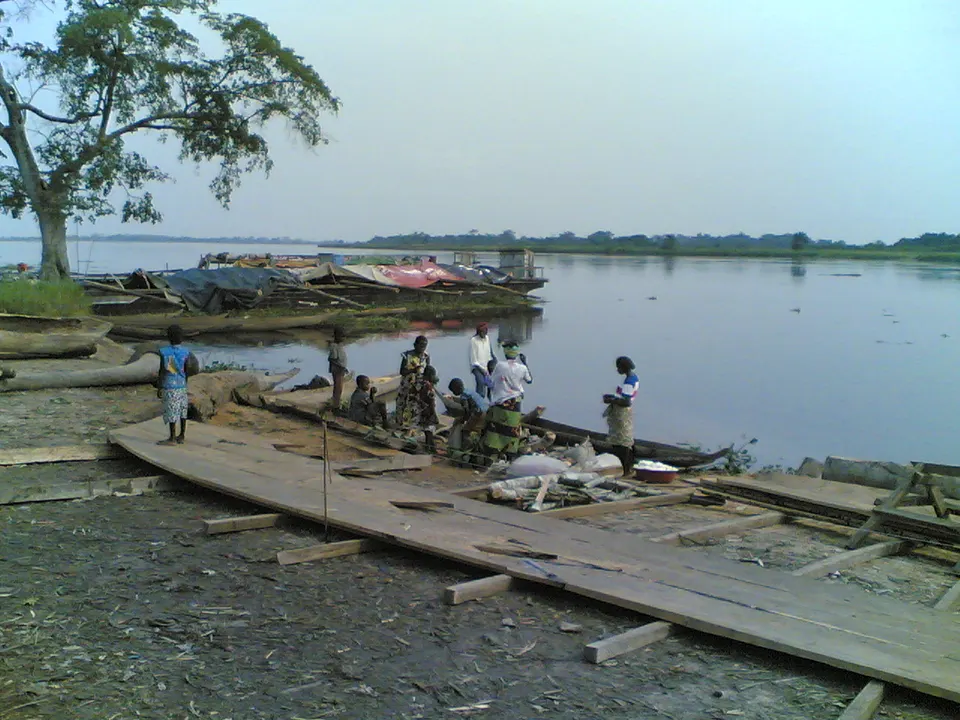 Au bord de la rivère Kwilu à Bandundu — Kwilu, Democratic Republic of the Congo