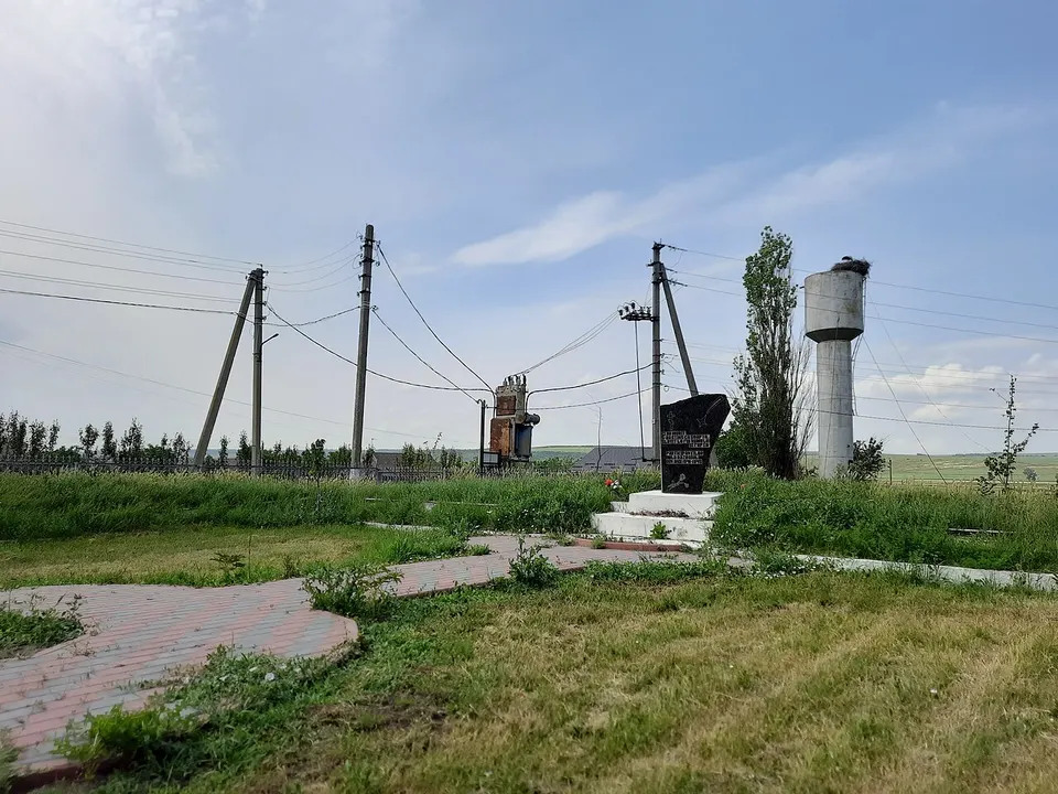 MD.BS.Carabetovca - Monument în memoria consătenilor căzuți în război (1941-1945) - jun 2023 - 21 — Basarabeasca, Moldova