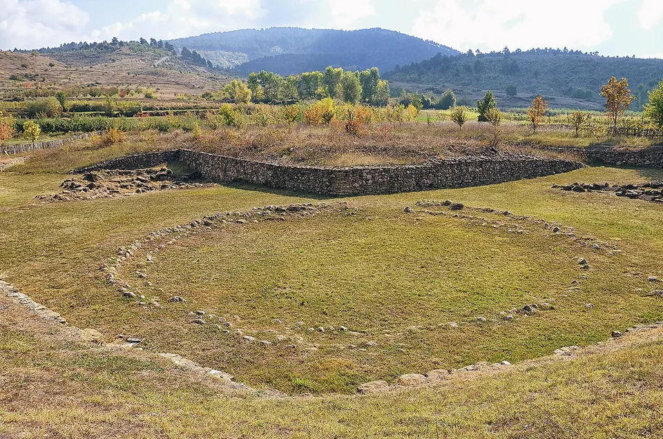 Kamenicë Tumulus, Albania 2018 02 — Korçë, Albania