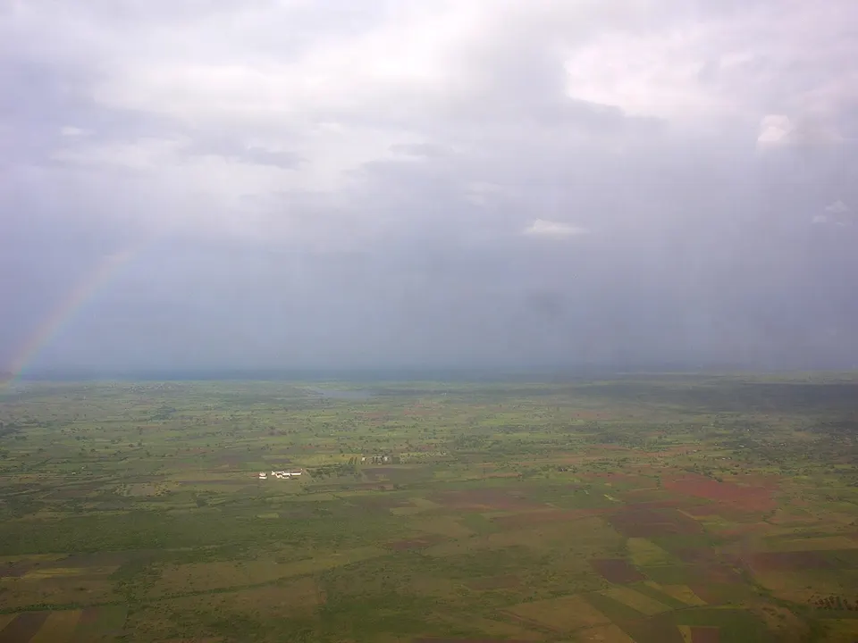 Early morning approach into Shinyanga 26.01.2009 05-36-31 — Shinyanga, Tanzania