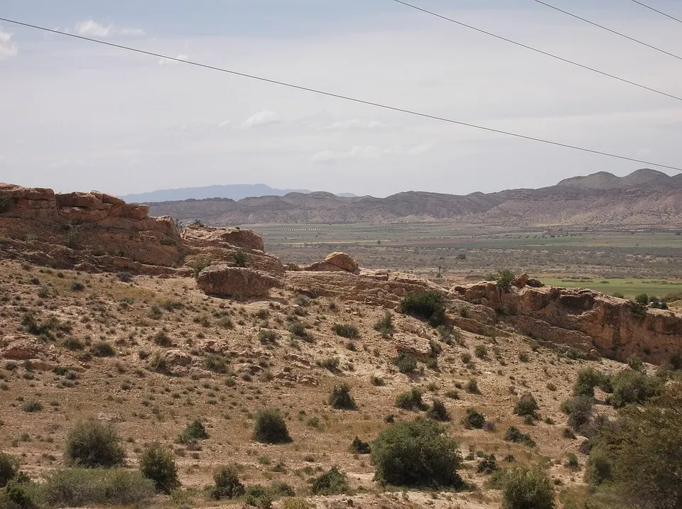 Rocky hills and dry landscape — Kairouan, Tunisia