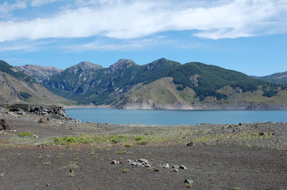 Laguna del Laja and surrounding mountains — Región del Bío-Bío, Chile