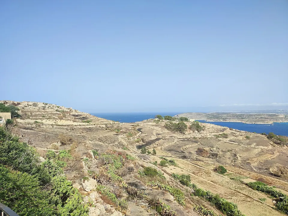 Coastal countryside and blue sea — Qala, Malta