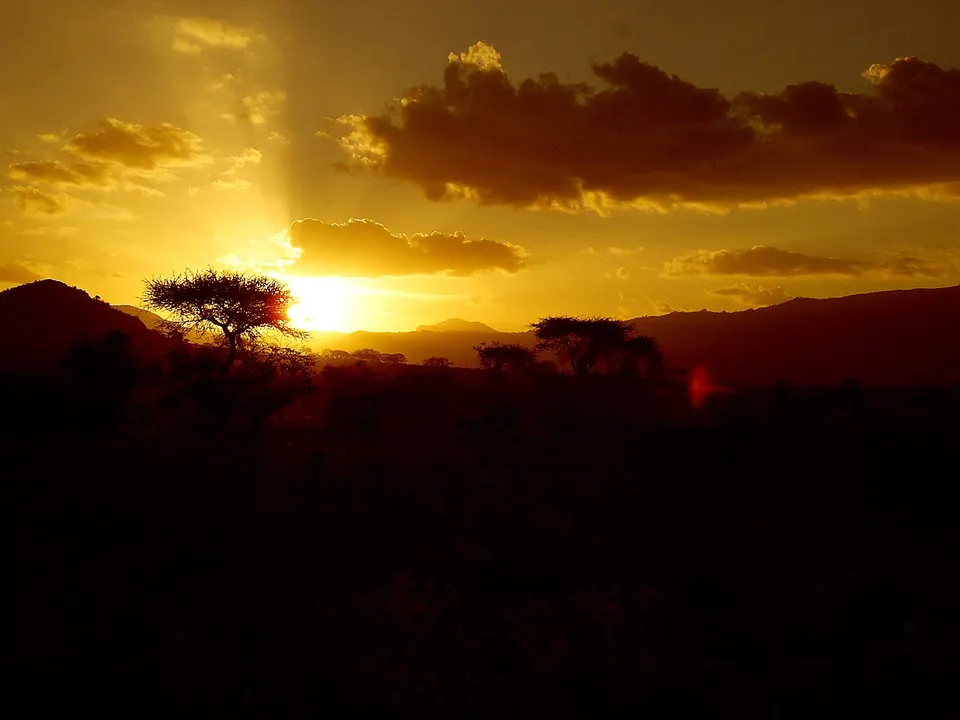 Yellow sunset at Tsavo East National Park — Kitui, Kenya