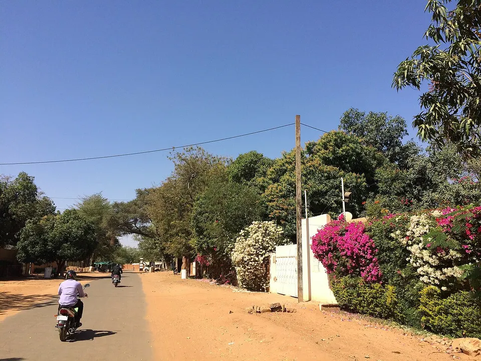 Niger, Niamey, Rue des Lacs (Rue PL-54)(1) — Niamey, Niger