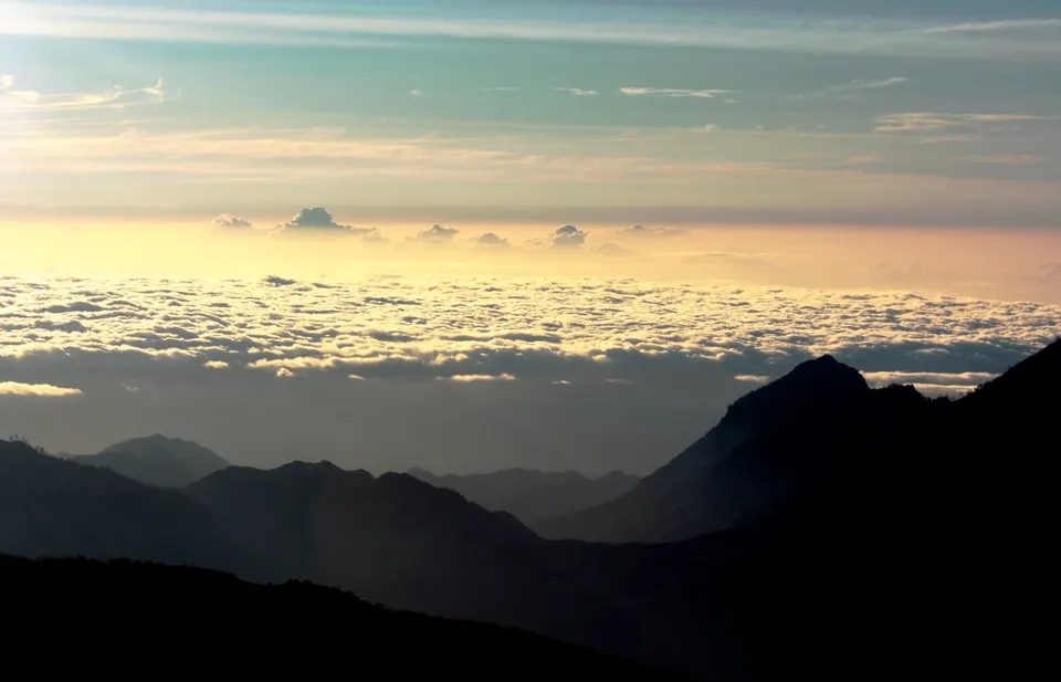 Dawn from Mt. Ramelau, Timor Leste (6928263481) — Manufahi, Timor Leste
