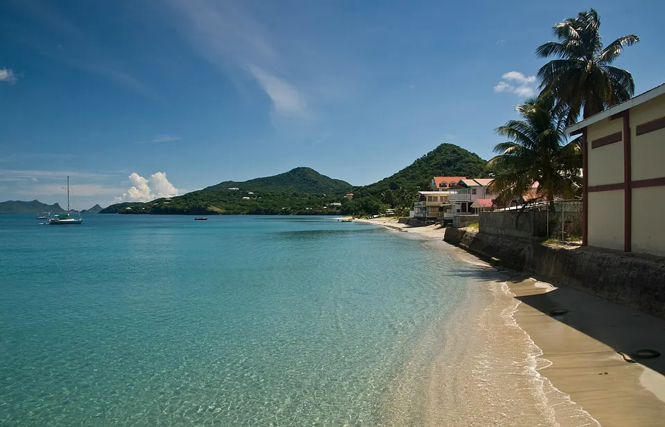 Turquoise bay and coastal village — Southern Grenadine Islands, Grenada