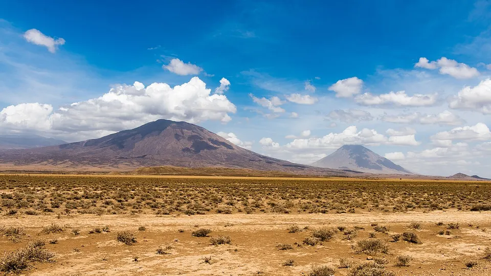 Vulcanoes in the Rift Valley (Ol Doinyo Lengai in the background), Tanzania — Arusha, Tanzania
