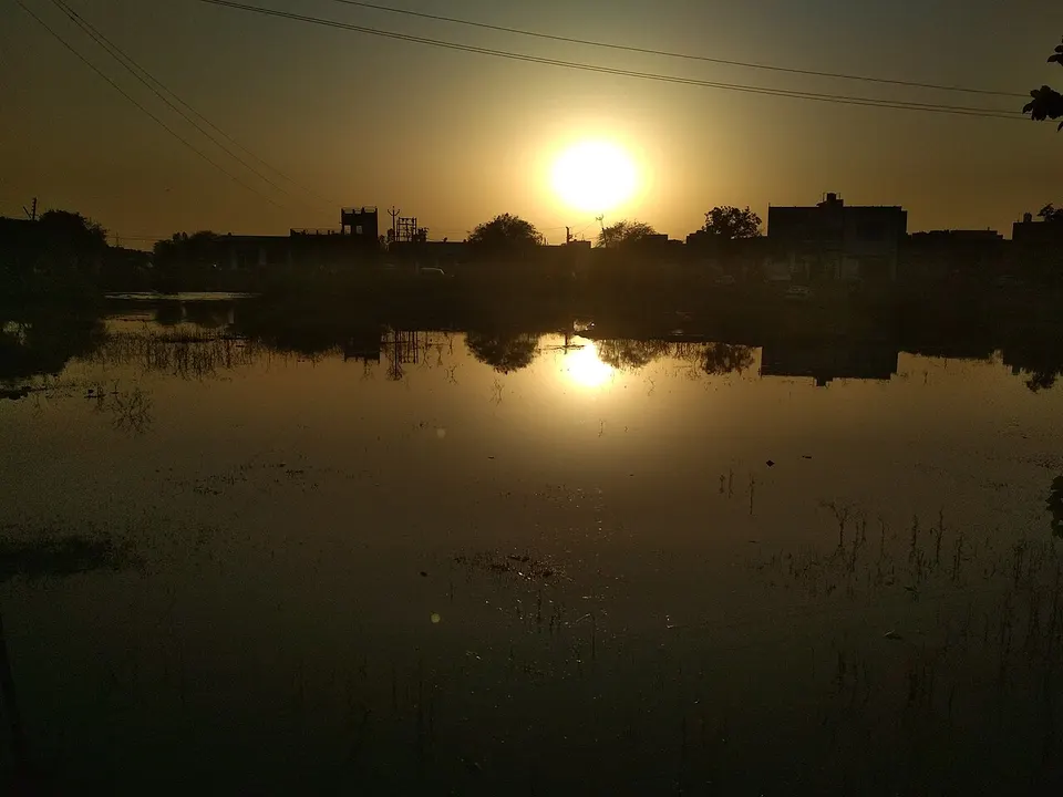 Waterfront at sunset — Haryāna, India