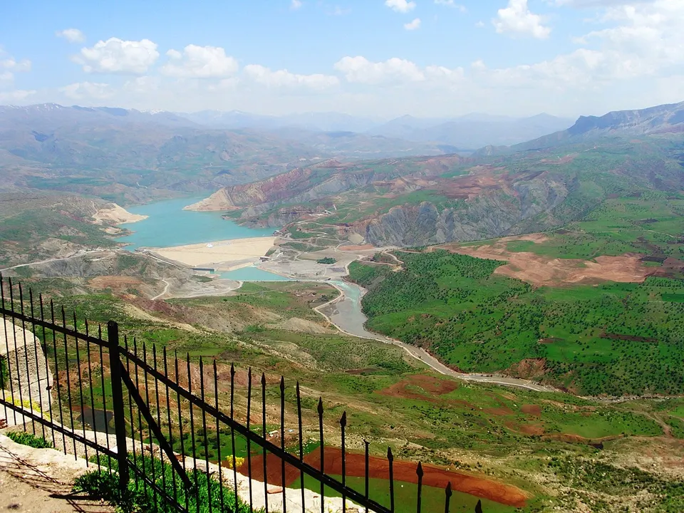 Siirt-Tillo dan Alkumru ya bakış (rakım farkı 850 mt.) - panoramio — Siirt, Turkey