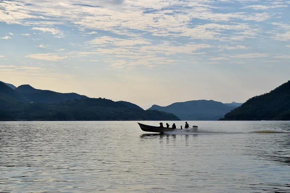 Mountain-ringed lake — Nayarit, Mexico