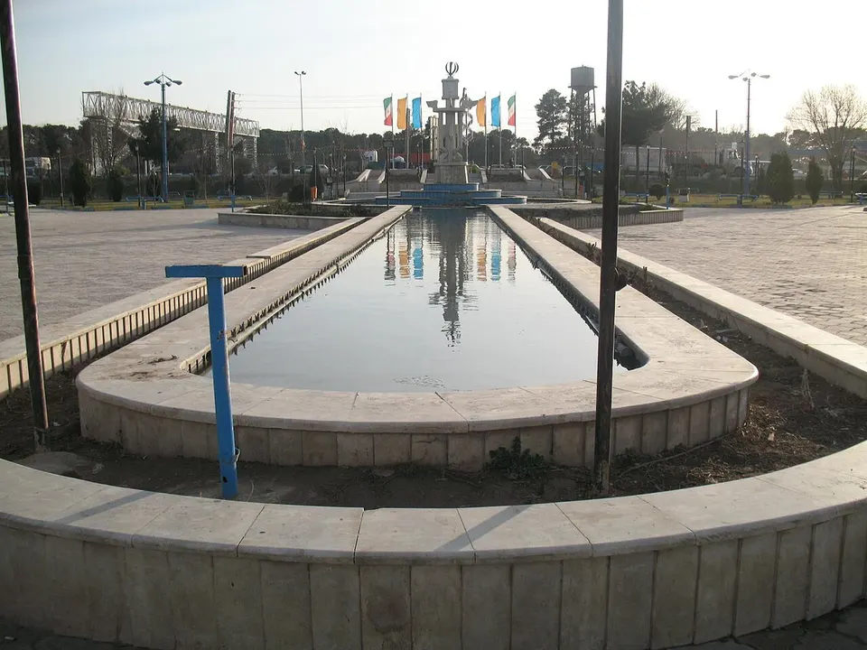 Fountain of Shahrdari park آبنمای پارک شهرداری - panoramio — Tehran, Iran