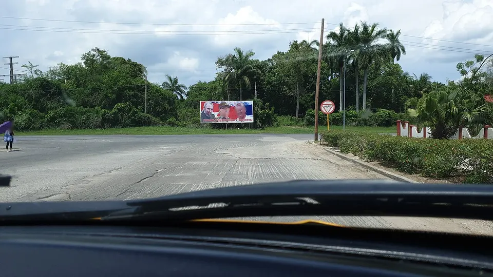 Mapillary 18H56M04S000 Cienfuegos cu (1228862357546378, d4t2hwzrz3rxk2zw99557q) (mappi) 2019-07-08 — Cienfuegos, Cuba