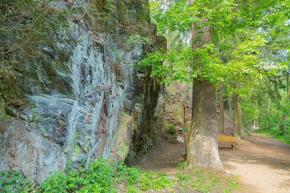 Tharandter Wald Taennichtgrund Diebeskammer 01 — Sachsen, Germany