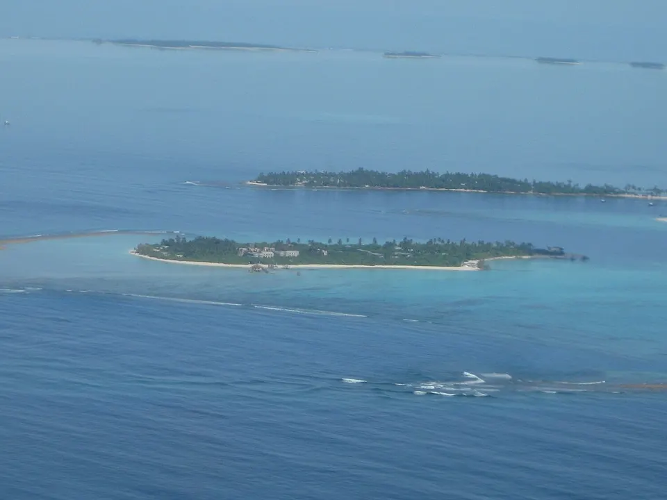 Olhuveli Island. Hithadhoo-Laamu Atoll. Maldives - panoramio — Laamu, Maldives
