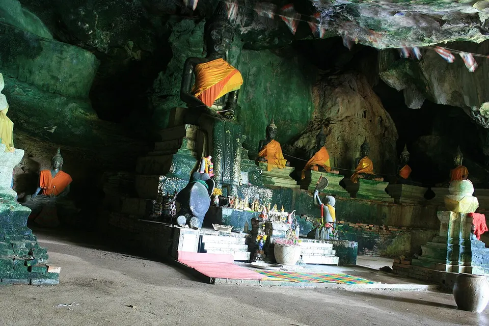 Wat Tham Singkhon Ahoerstemeier 6 — Surat Thani Province, Thailand