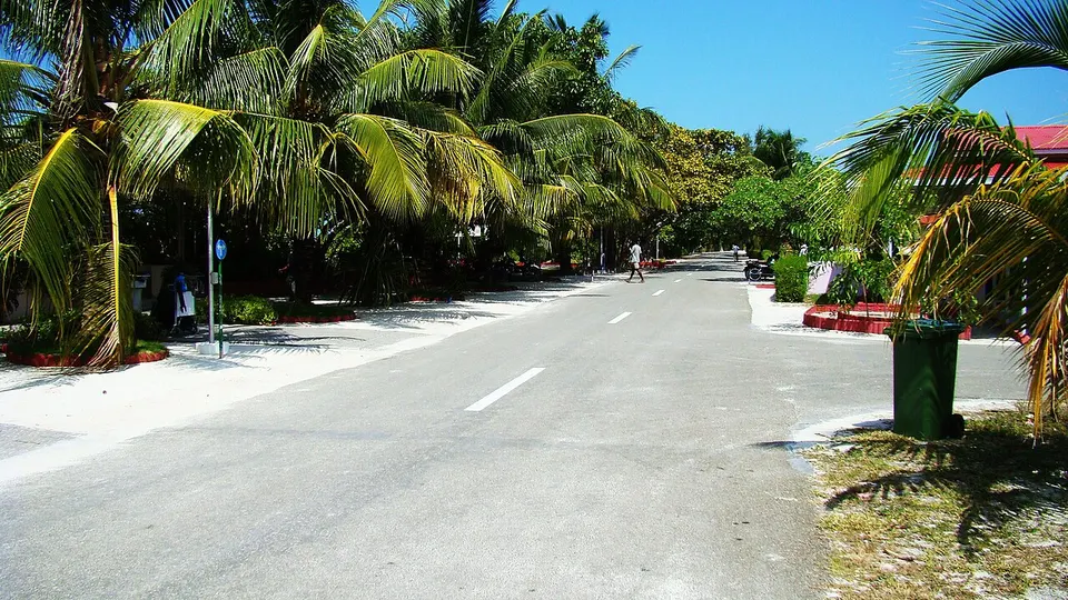 Main road - panoramio - M.SaameeMilandhoo — Haa Dhaalu, Maldives