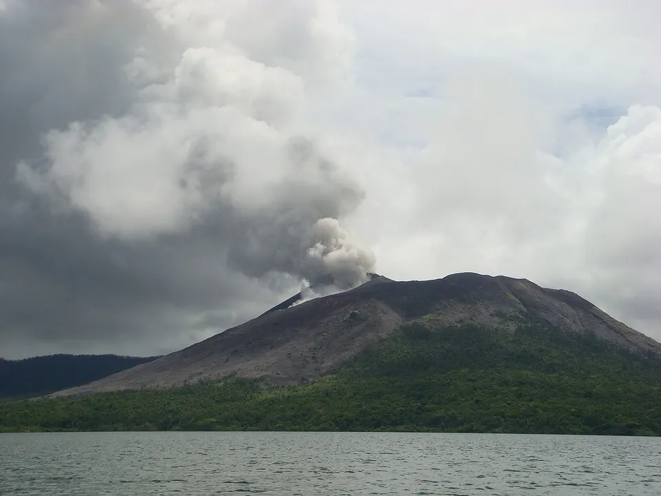 Éruption du Mont Garet en septembre 2010 — Torba, Vanuatu