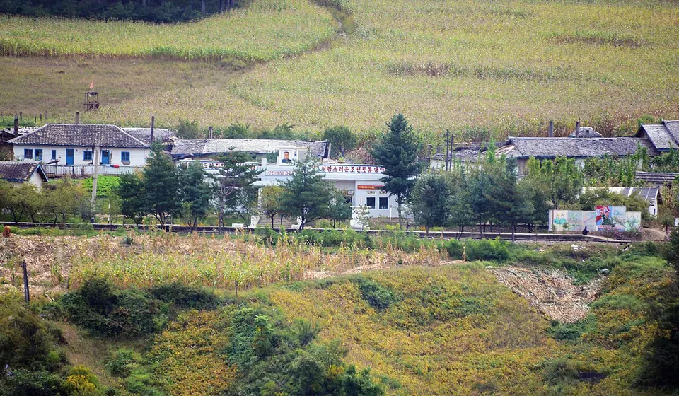 巡道工出品 photo by Xundaogong オグビ駅 오구비역 Ogubi - panoramio — Ryanggang, North Korea