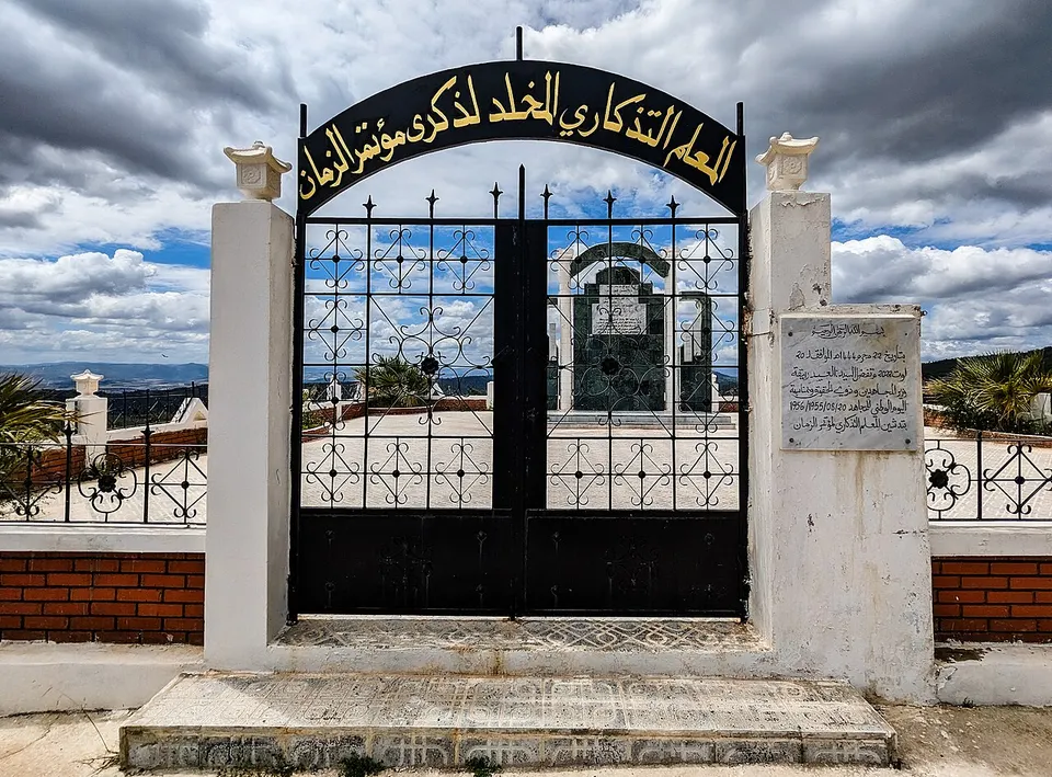 المعلم التذكاري المخلد لذكرى مؤتمر الزّٓمان — Skikda, Algeria