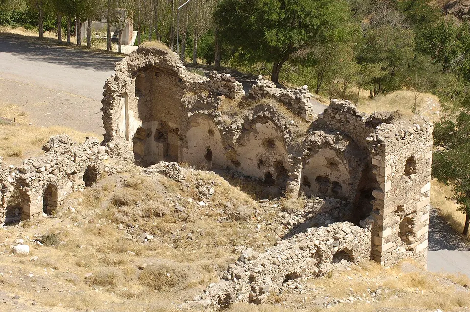 Harput Ruin downhill from castle in 2006 1088 — Elazığ, Turkey