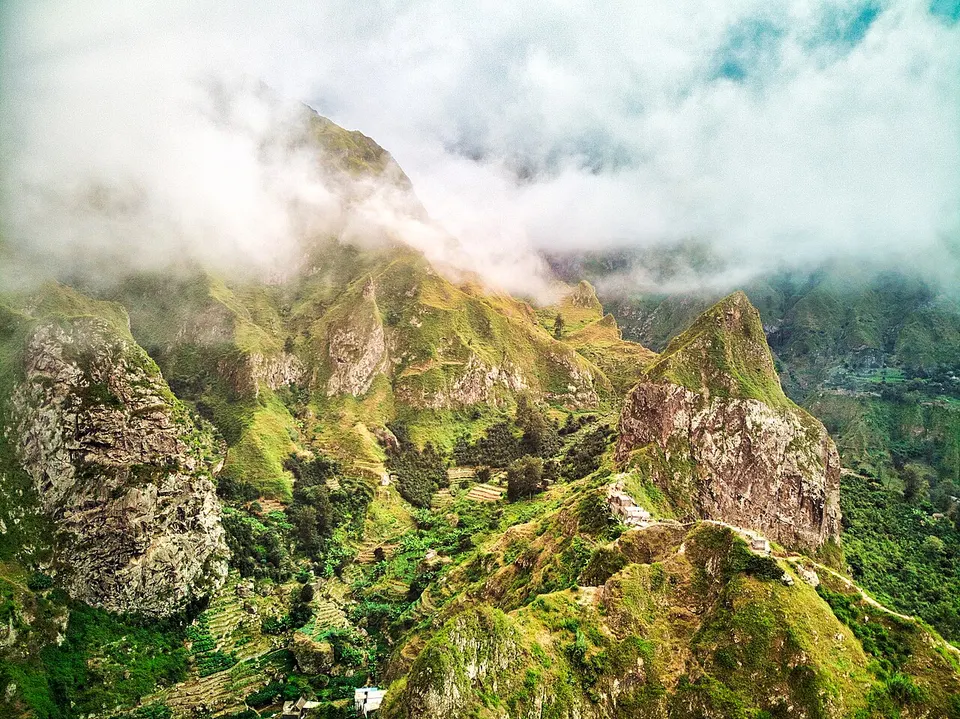 Dramatic green mountain valley — Paul, Cabo Verde
