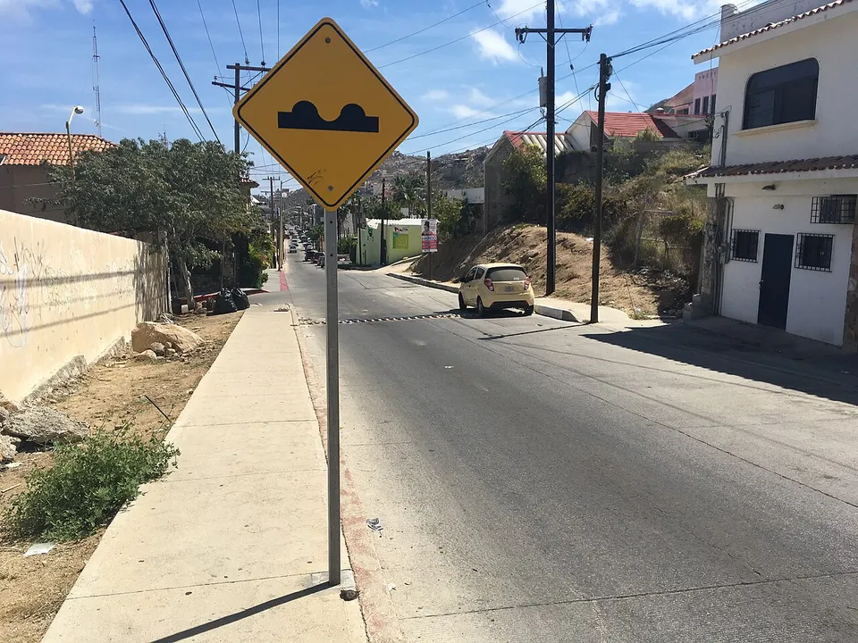 Warning sign for double speed bump - Libertad, San Lucas, Baja California Sur — Baja California Sur, Mexico