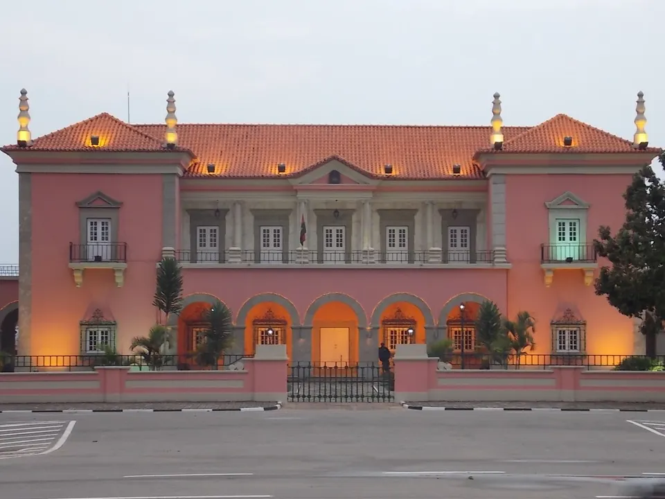 Huambo, Palácio do Governador (cropped2) — Huambo, Angola