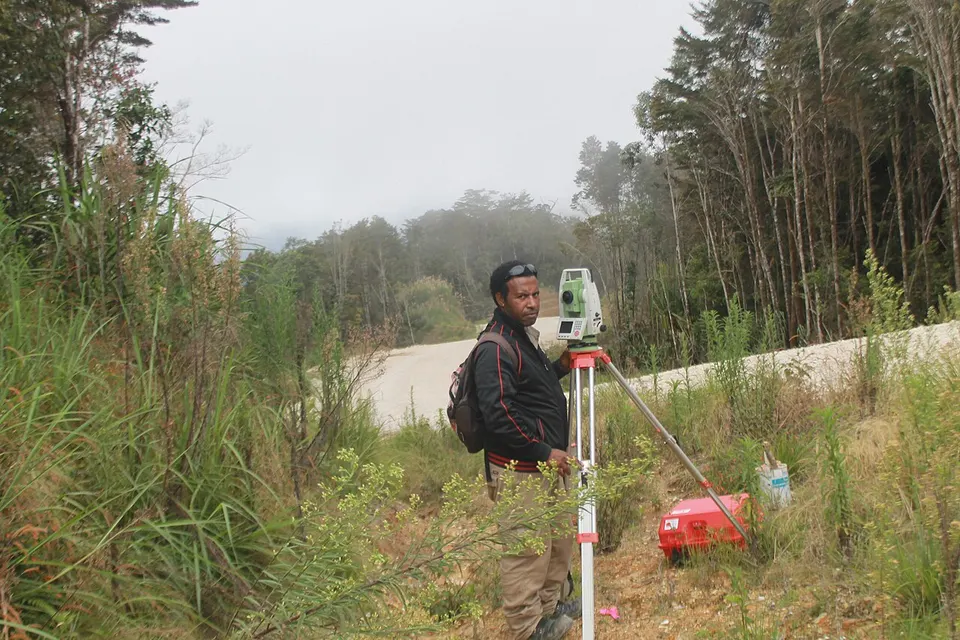 Surveying down Timin Pass-Hiri Junction,Magarima — Southern Highlands Province, Papua New Guinea