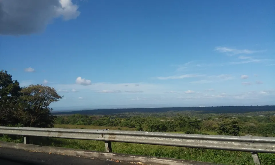 Wooded landscape and distant horizon — Masaya, Nicaragua