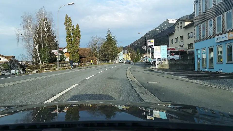 Mapillary (472194167341526, 9igb6yhhr0l5db4ws8h151) (skiloo) 2019-12-26 14H11M48S000 — Schaan, Liechtenstein