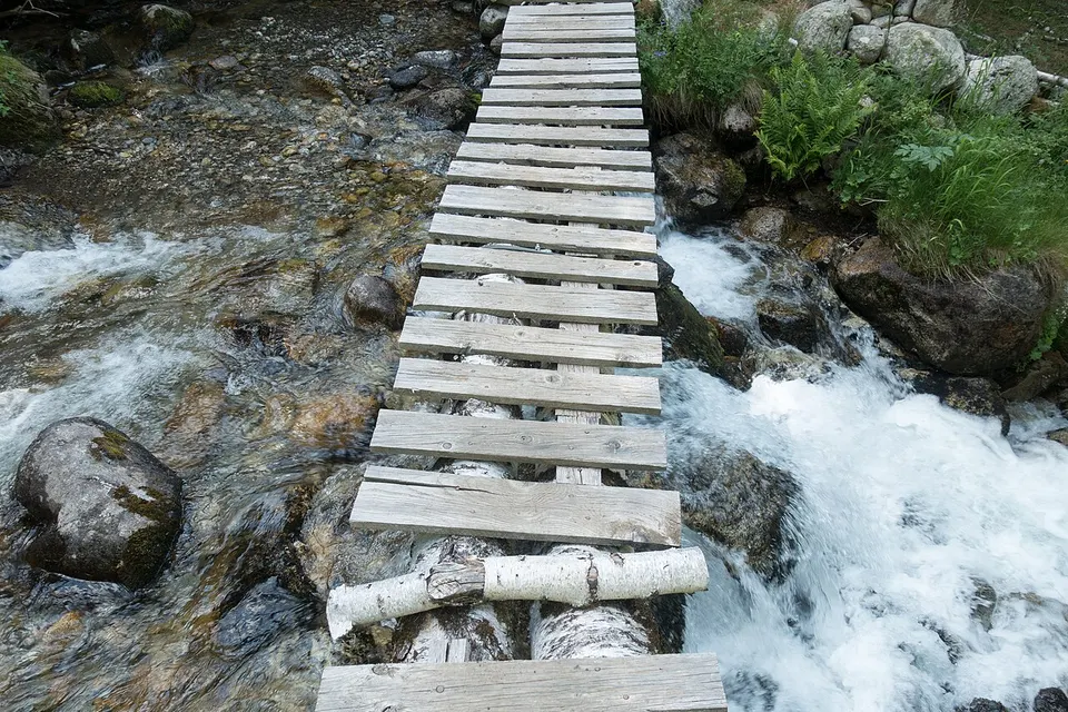 Walking bridge over a mountain stream — Escaldes-Engordany, Andorra
