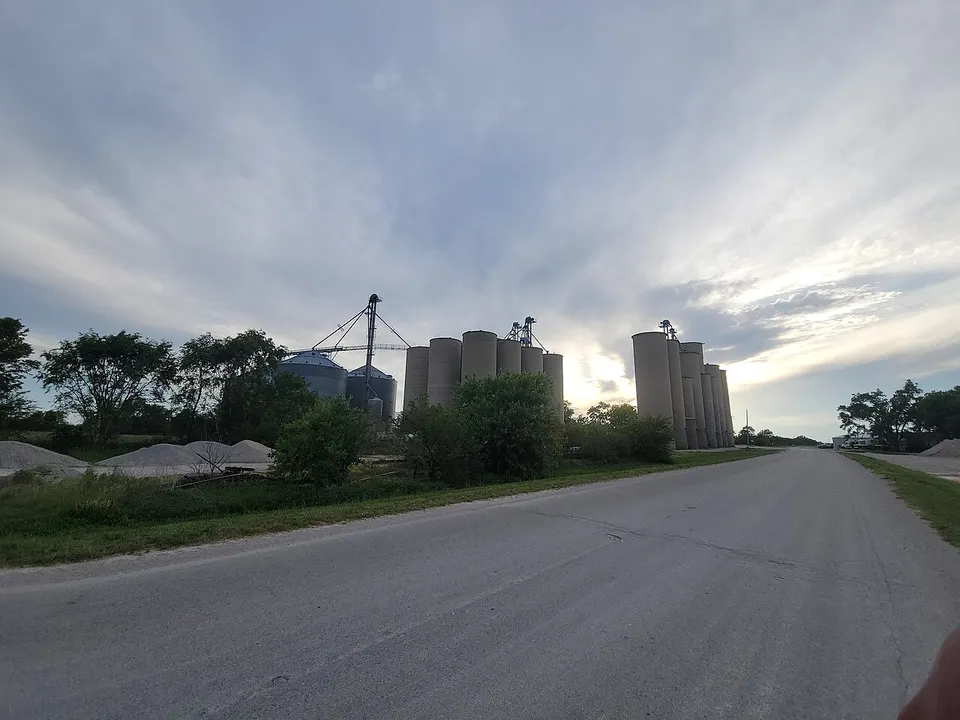 Berry Illinois skyline wide 2026-05-29 — Illinois, United States