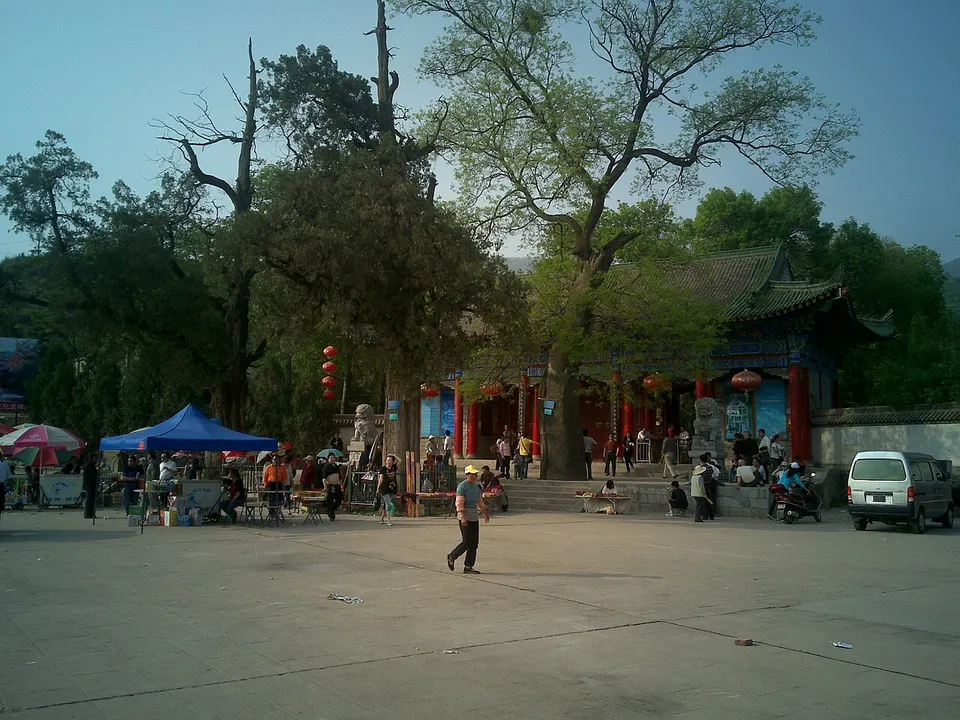 周公庙大门前 - panoramio — Shaanxi Province, China