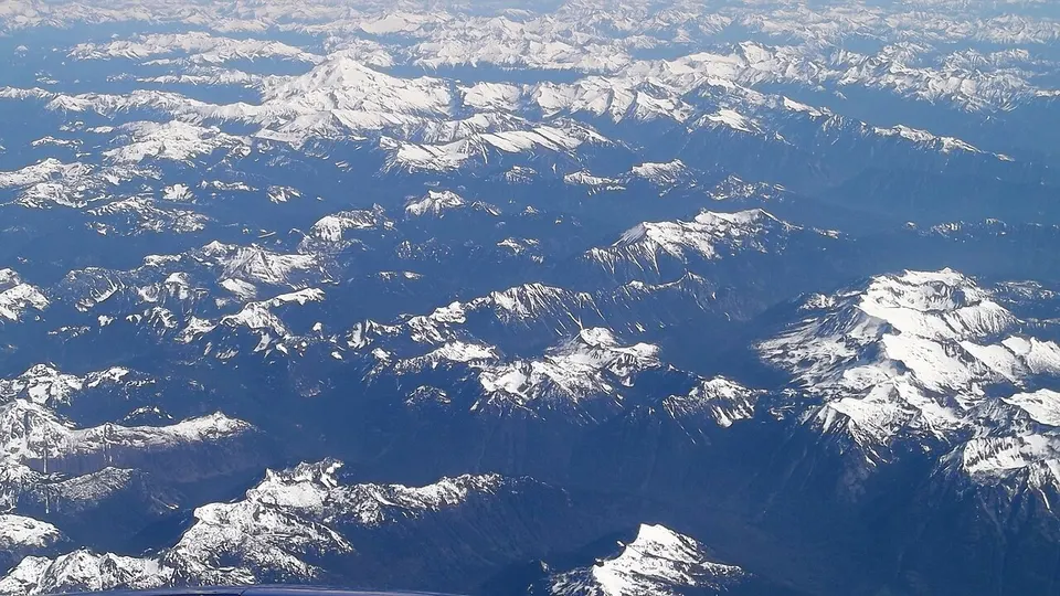 Crossing the Cascade Mountains - Glacier Peak - Flickr - brewbooks — Washington, United States
