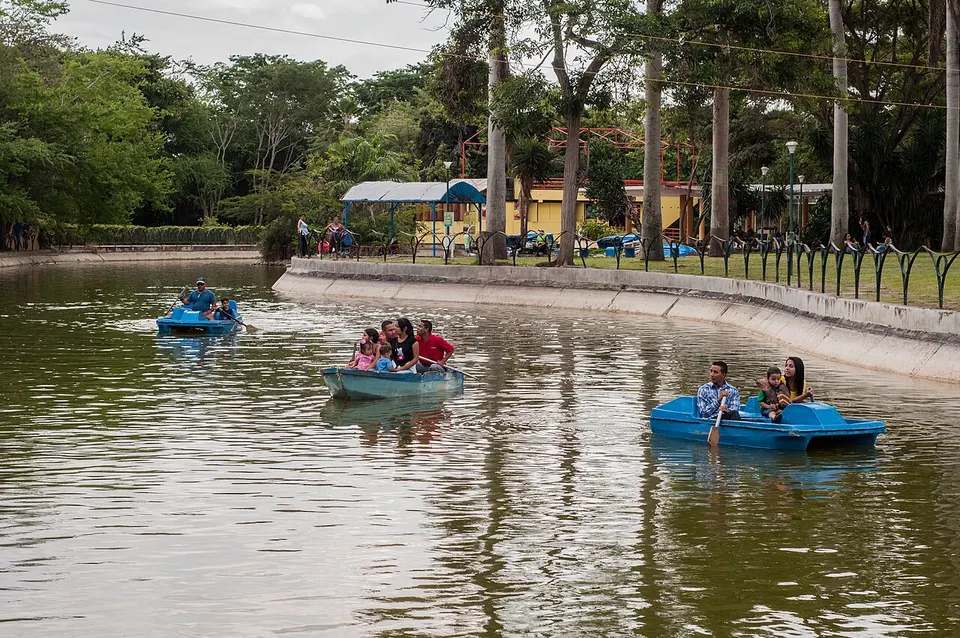 Laguna Artificial en Parque Zoologico Barquisimeto — Lara, Venezuela