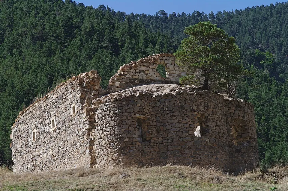 Church Ruin in Çakrak, Alucra 2011-08-30 01-2 — Giresun, Turkey