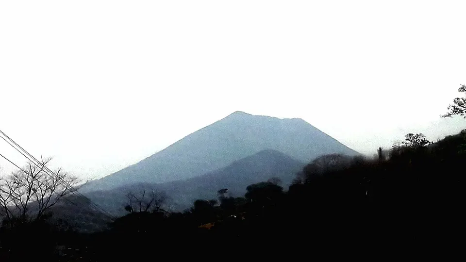 Volcán de San Miguel visto desde carretera Panamericana — Departamento de San Miguel, El Salvador