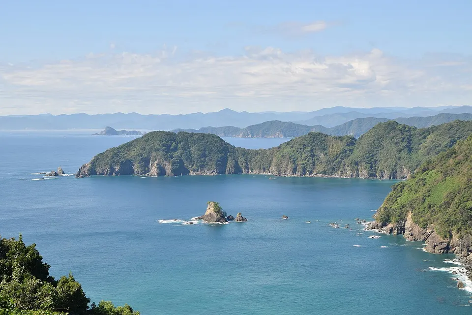 Rocky coastline and blue sea — Kochi Prefecture, Japan
