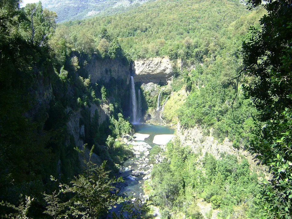 Salto de la Leona in Radal Siete Tazas National Park — Región del Maule, Chile