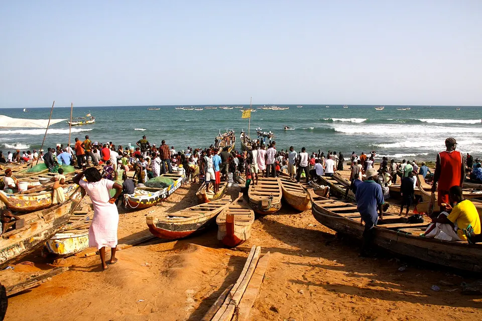 Fishermen coming in, Prampram - panoramio — Greater Accra Region, Ghana